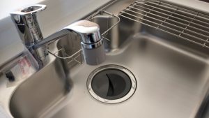 新しいステンレスって指紋が目立つ！シンプルな掃除方法は何？